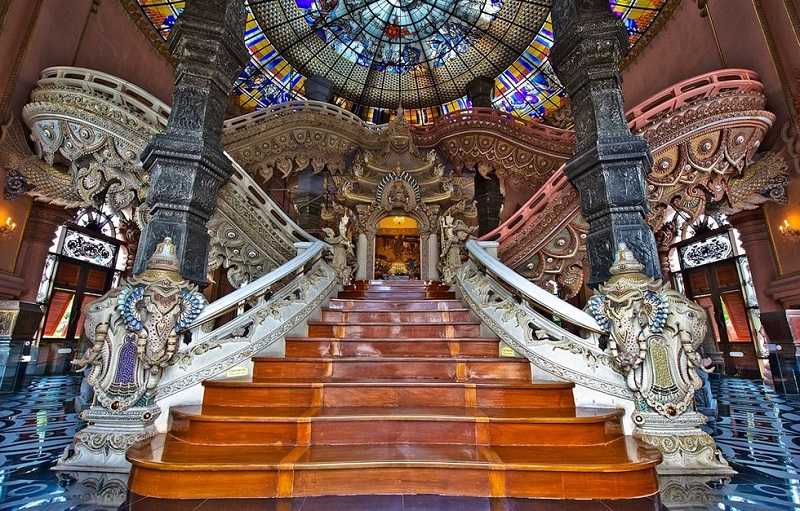 Бангкок музей Эраван лестница